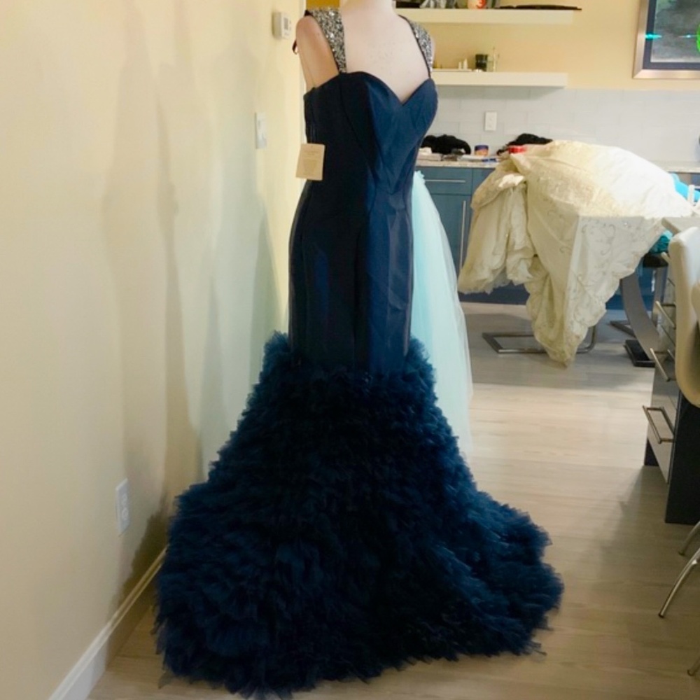 Navy ruffles trumpet/Mermaid with train